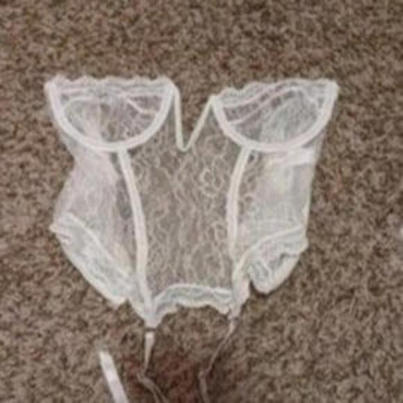 Elegant White Lace Corset - Romantic Vintage-Inspired Lingerie - Picture 1 of 1